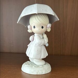 Vtg. Precious Moment Charming Girl with Umbrella Figurine - Cream